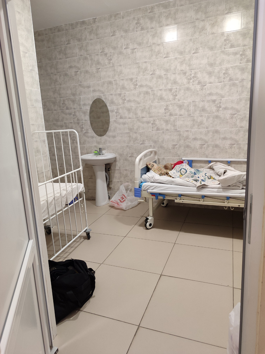 Дверь ведёт в двухместную палату. Фото автора