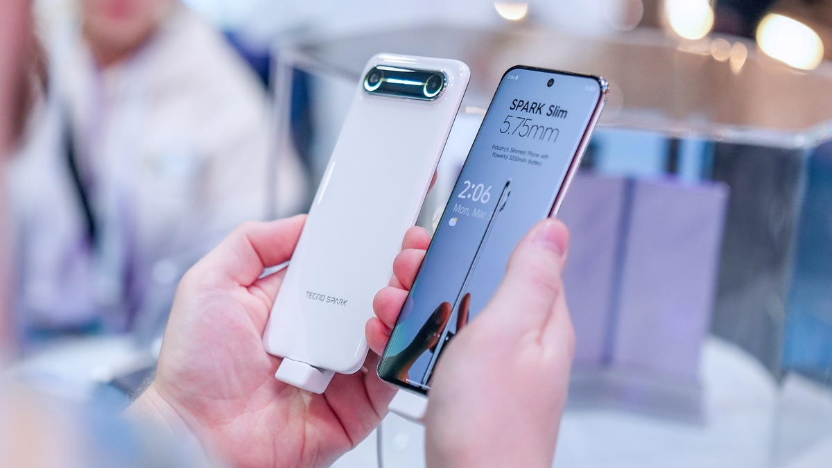    Ультратонкой моделью порадовал даже набирающий популярность бренд TECNO. Фото: techradar.com