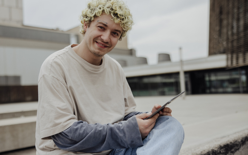  Зумеры стремятся получить разный опыт в работе, а не засиживаются в одной компании более 5 лет. Фото: Freepik.