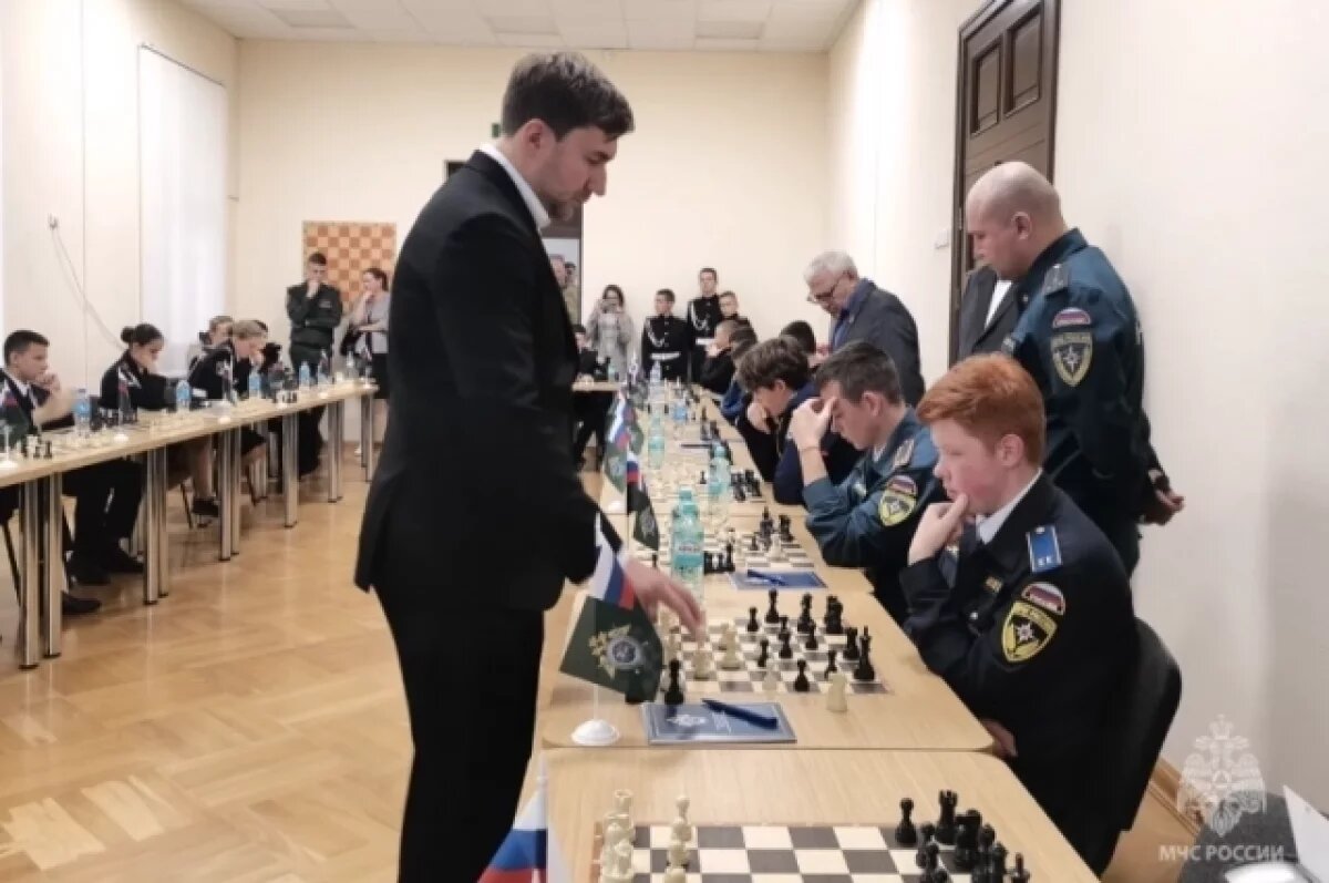    Мировой гроссмейстер Сергей Карякин сразился с кадетами Крыма