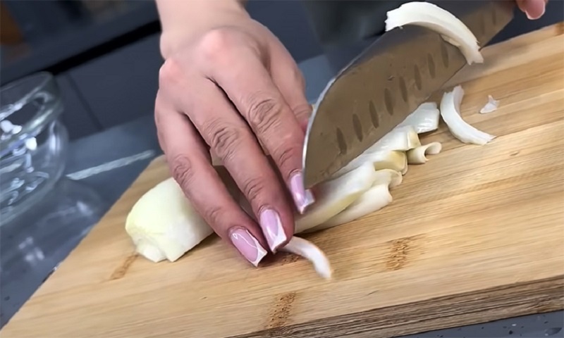 Картофельные котлеты с квашеной капустой: вкусно, сытно и просто