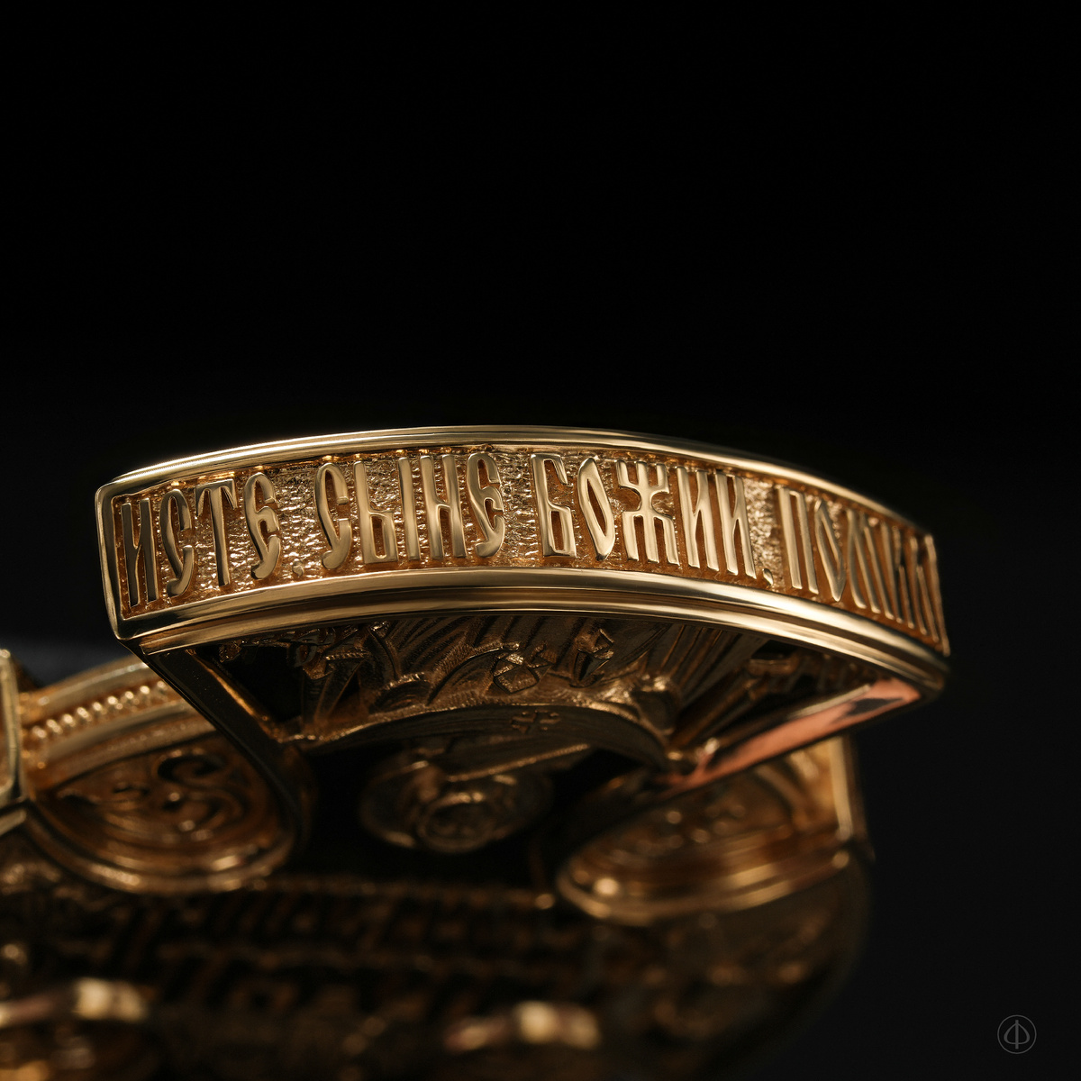 Крест из золота 750 и чёрного дерева (эбена) Арт.005