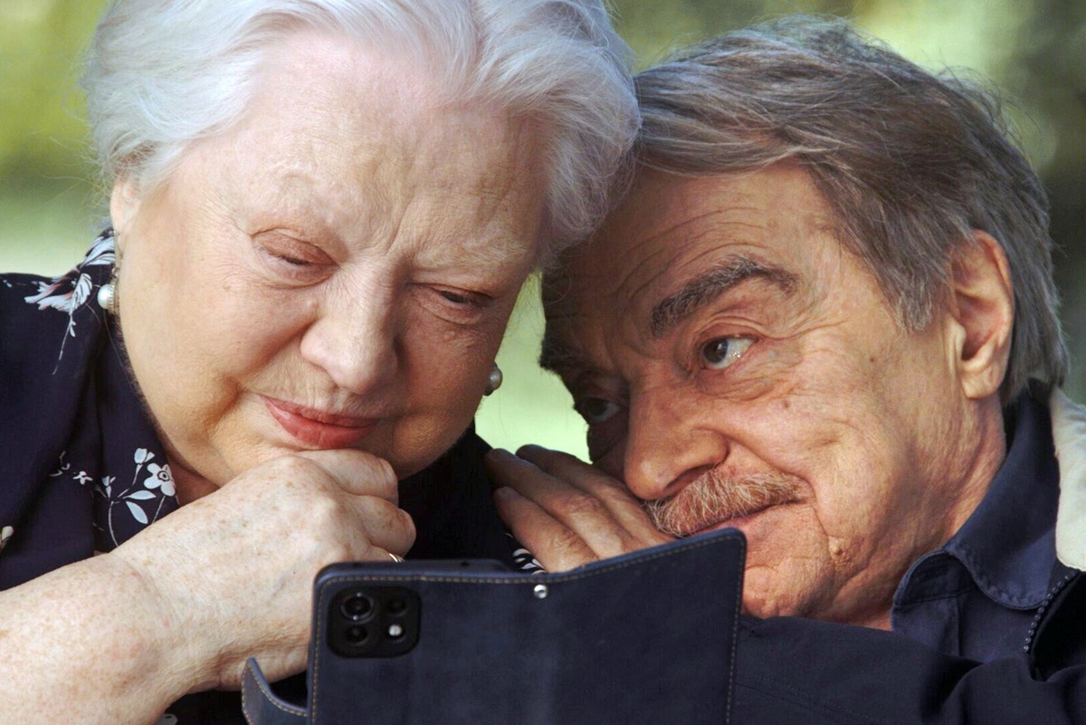    В новом фильме "Двое в одной жизни, не считая собаки" Адабашьян сыграл со Светланой Крючковой./kinopoisk.ru