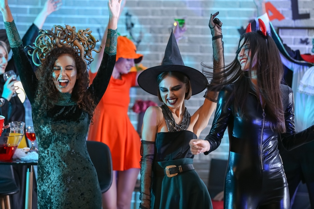 Pixel-Shot / Shutterstock / FOTODOM📷Вечеринка на Хэллоуин