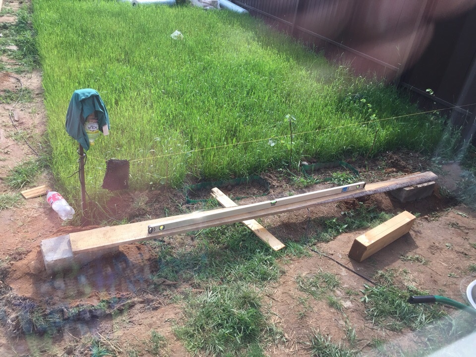 Установил блоки на песчаную подушку.