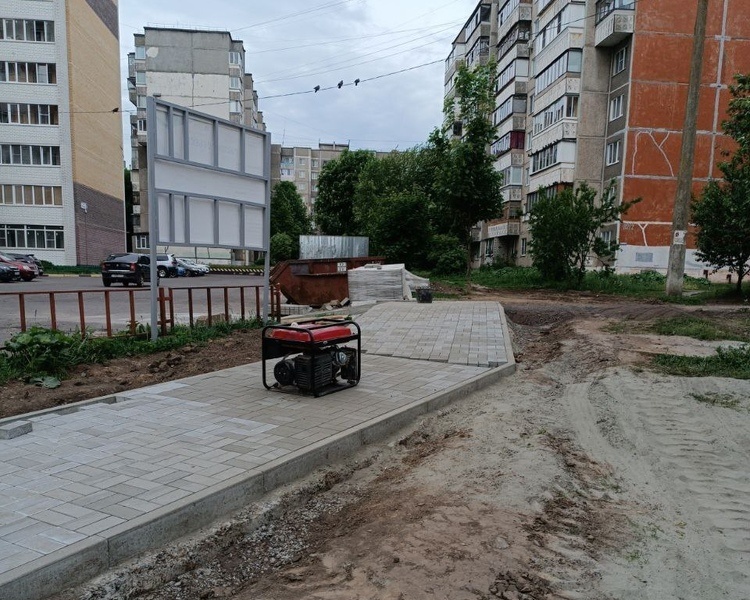     В Железногорске Курской области благоустраивают дворовые территории