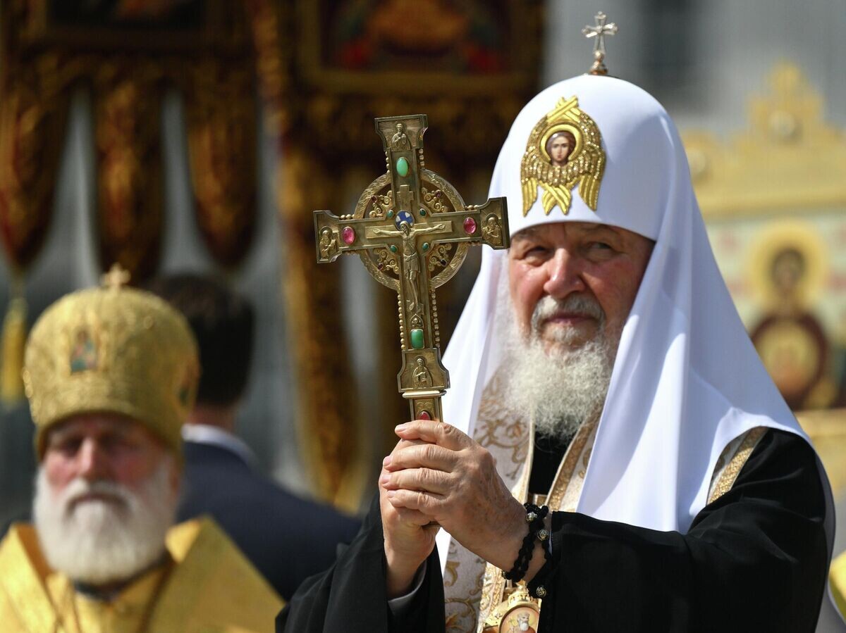    Патриарх Московский и всея Руси Кирилл совершает молебен в день церковно-государственного праздника Крещения Руси у памятника святому равноапостольному князю Владимиру на Боровицкой площади в Москве© РИА Новости / Кристина Кормилицына