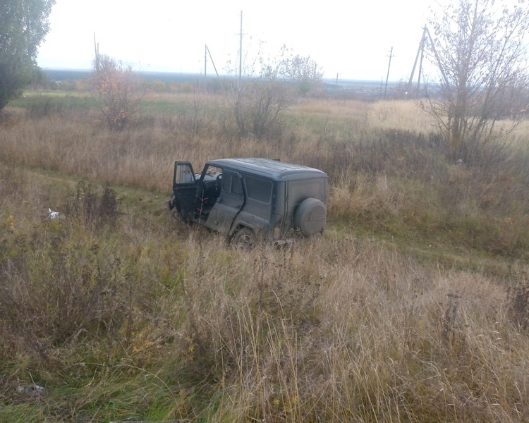     В Рыльске автомобиль съехал в кювет и перевернулся