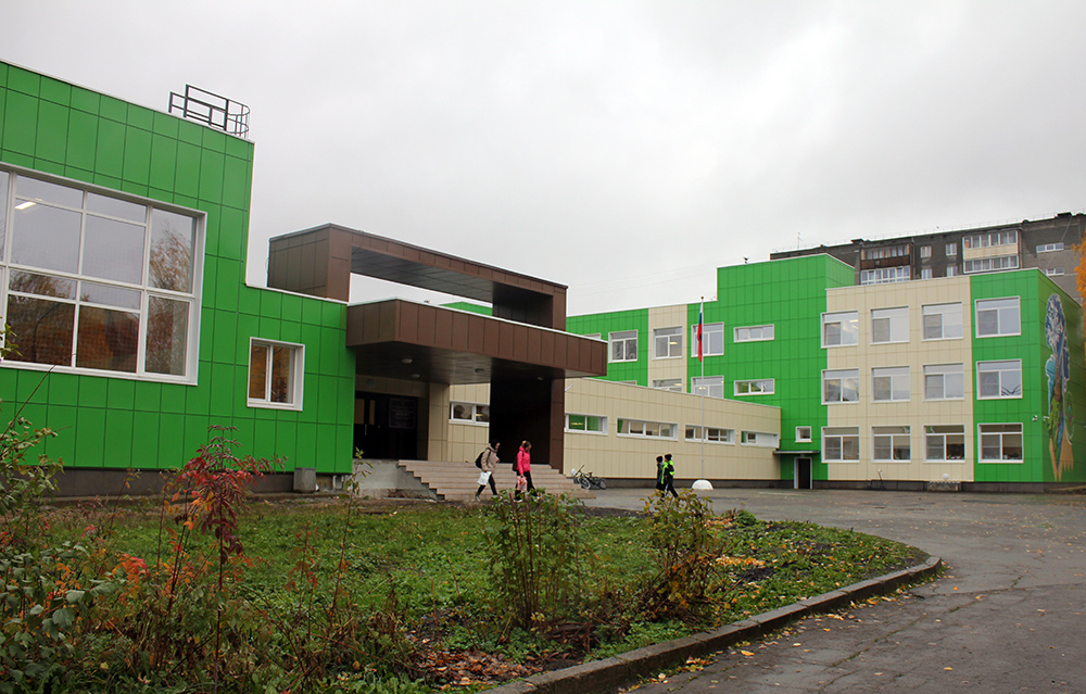    Капитально отремонтированная школа № 3 на Ключевой. Фото: пресс-служба Петросовета