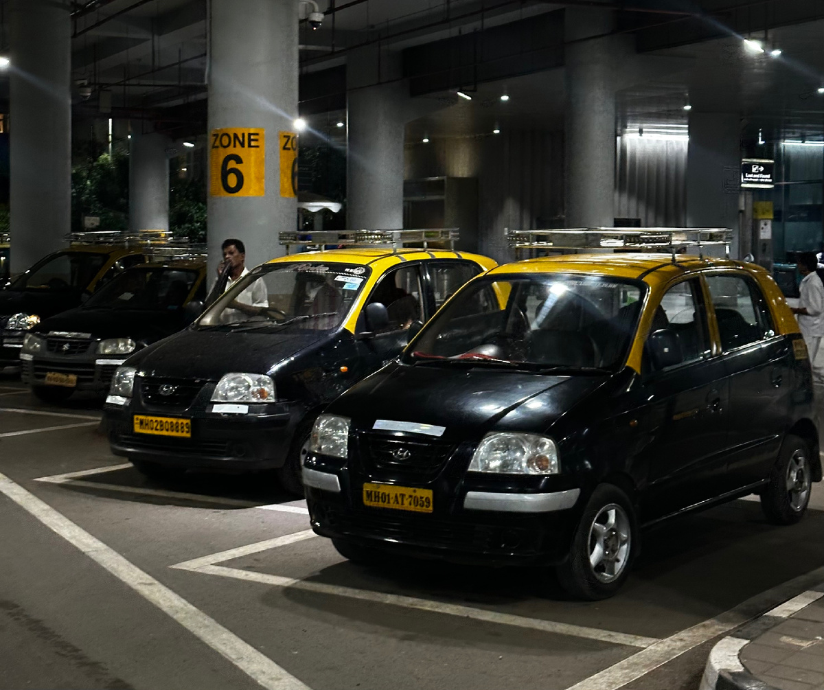 Таксопарк в аэропорту Мумбая
