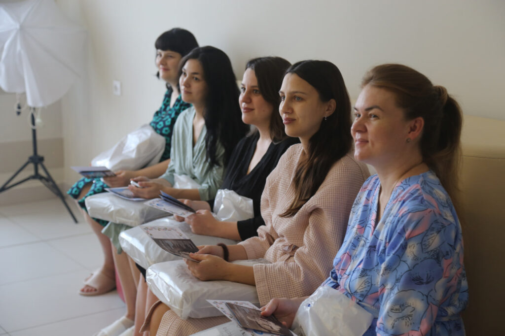     В Оренбурге новорождённые Покрова дня получили пуховые одеяла «О»
📷    В Оренбурге новорождённые Покрова дня получили пуховые одеяла «О»
