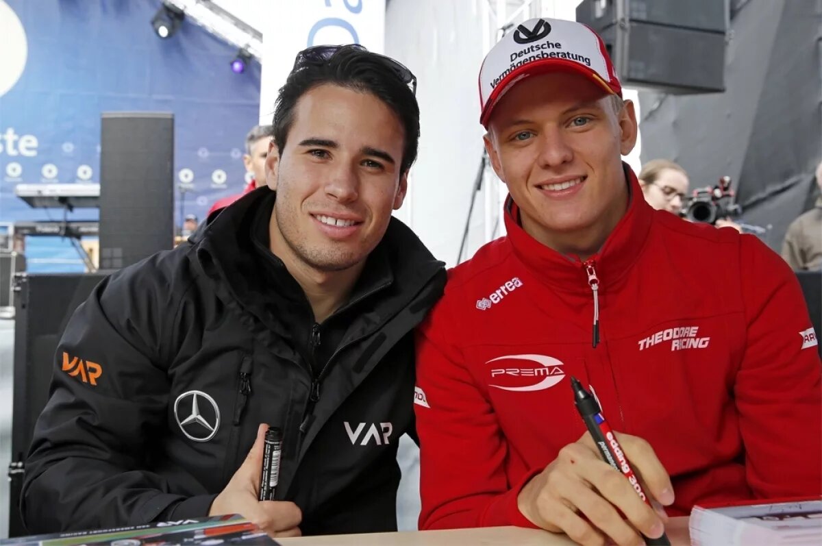    Подозреваемый в изнасиловании Джоуи Моусон (слева) и его друг Мик Шумахер, сын легенды автогонок.