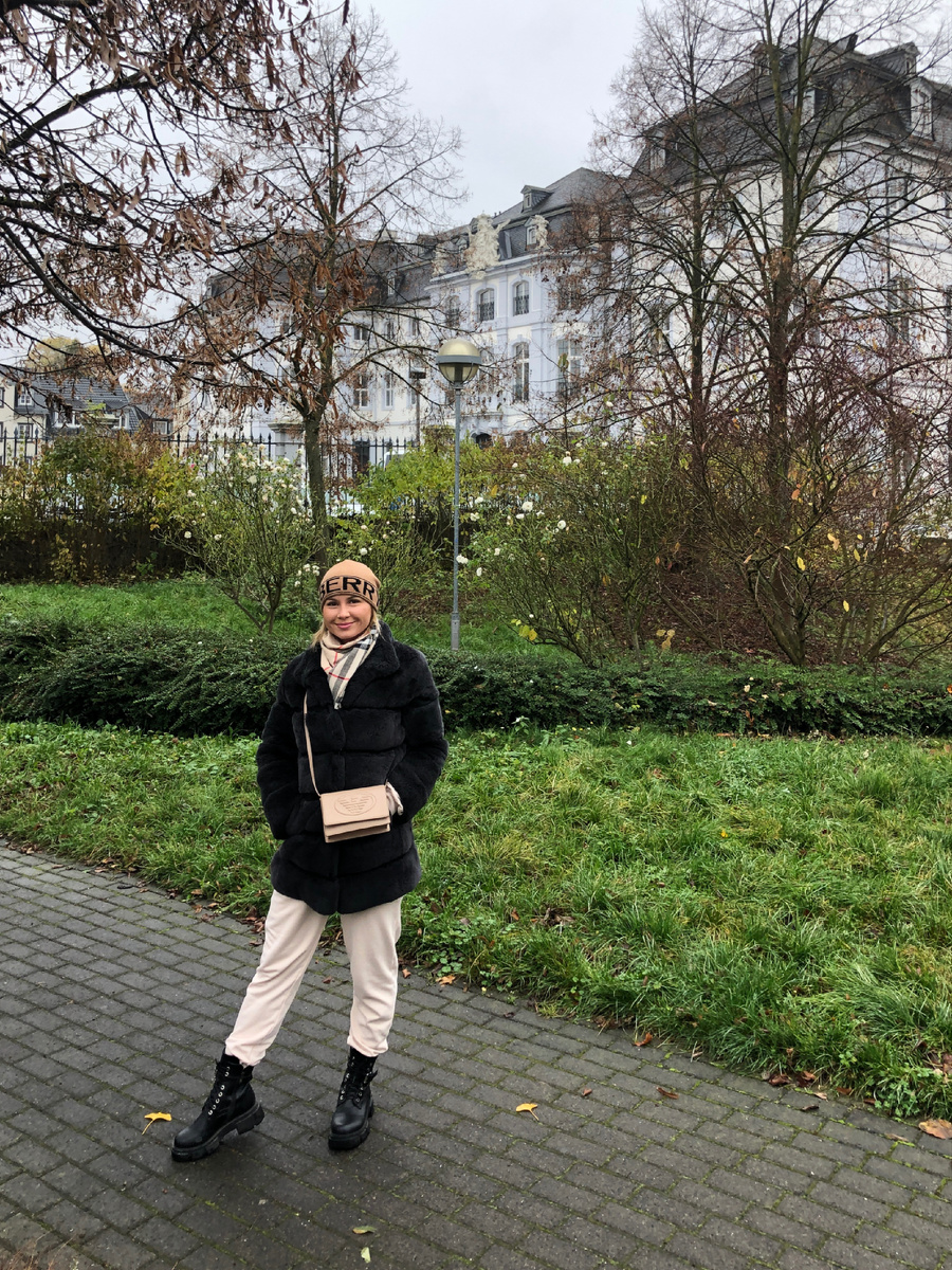 Это я в Германии, город Бендорф