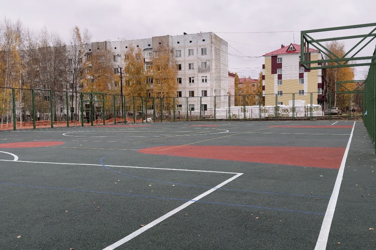    Школу № 6 в Нефтеюганске возводят со спортивным ядром и безбарьерной средой