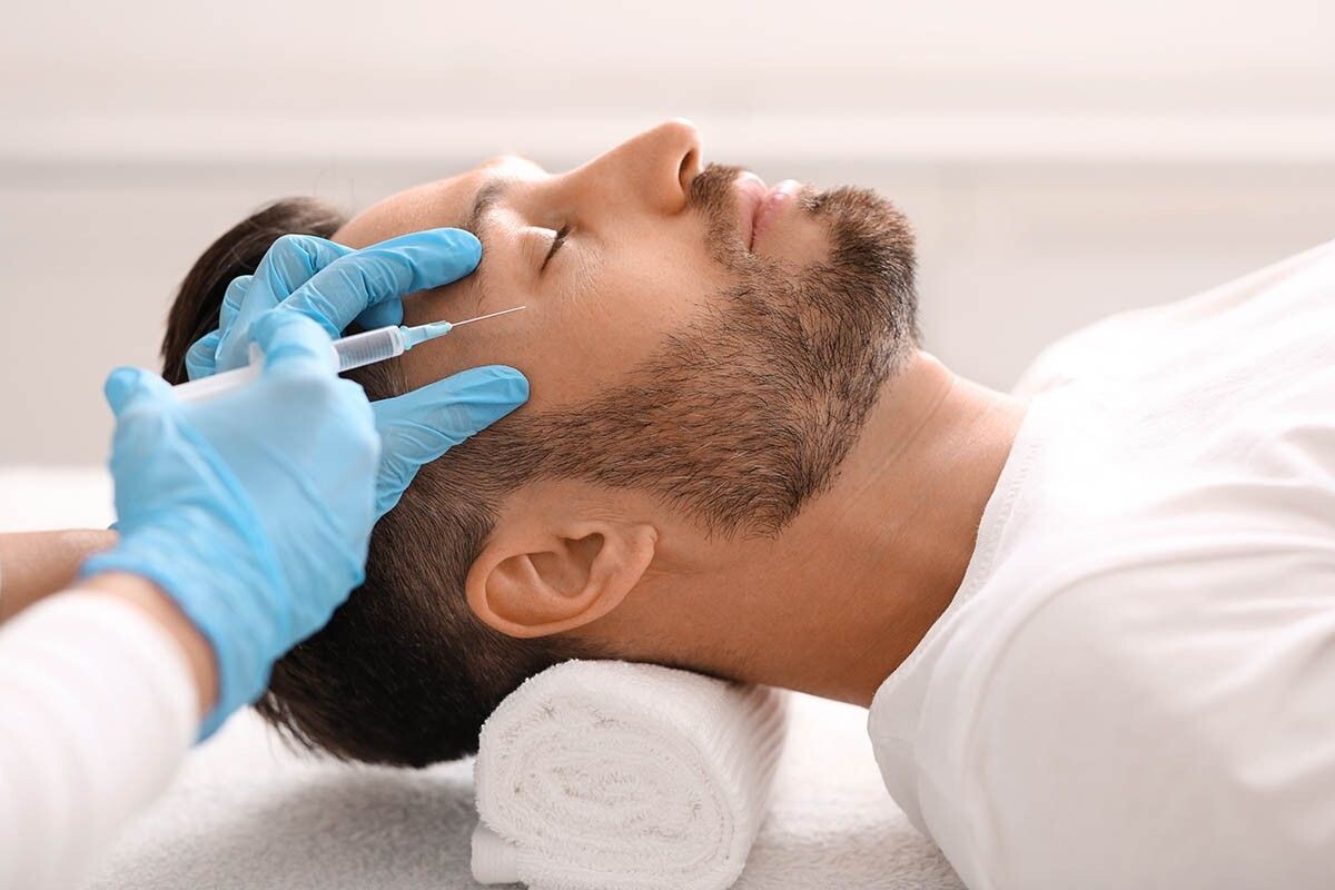 Мужчины тоже могут ухаживать за собой. Источник: Prostock-studio / Shutterstock / FOTODOM📷
