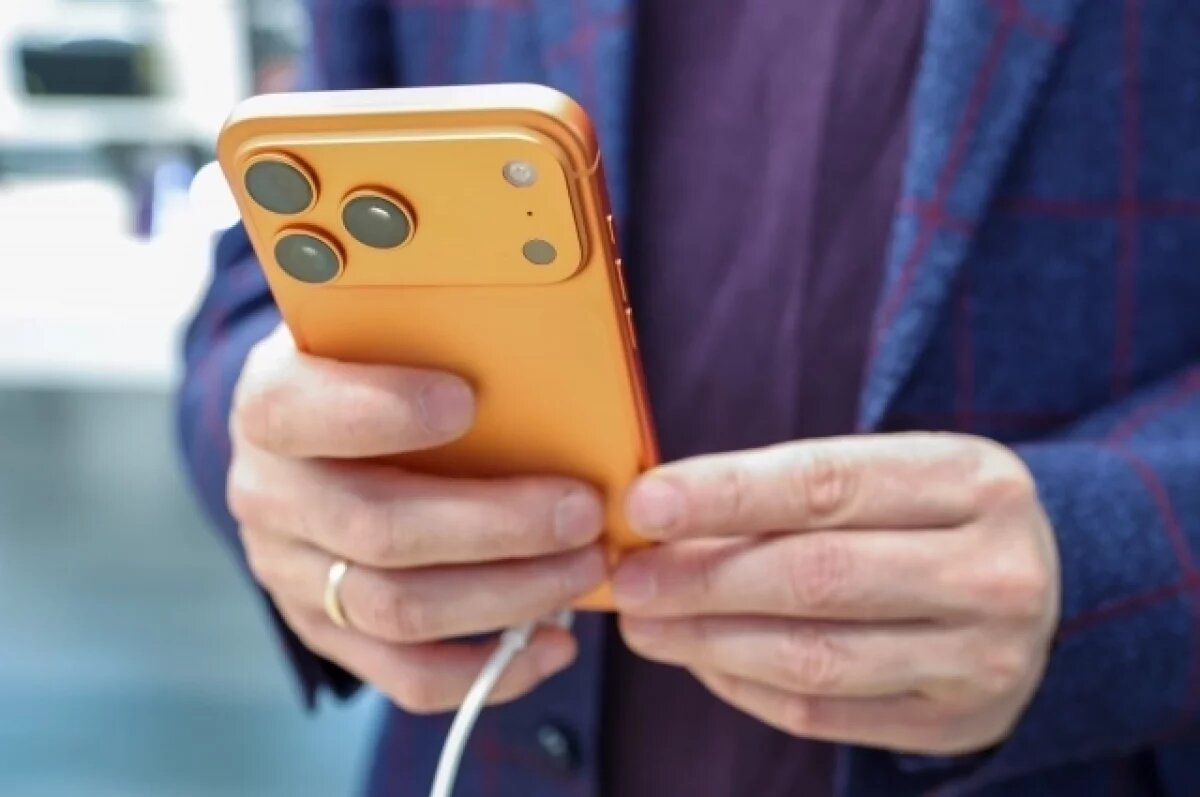    Оранжевый iPhone 17 Pro Max стал розовым у некоторых владельцев