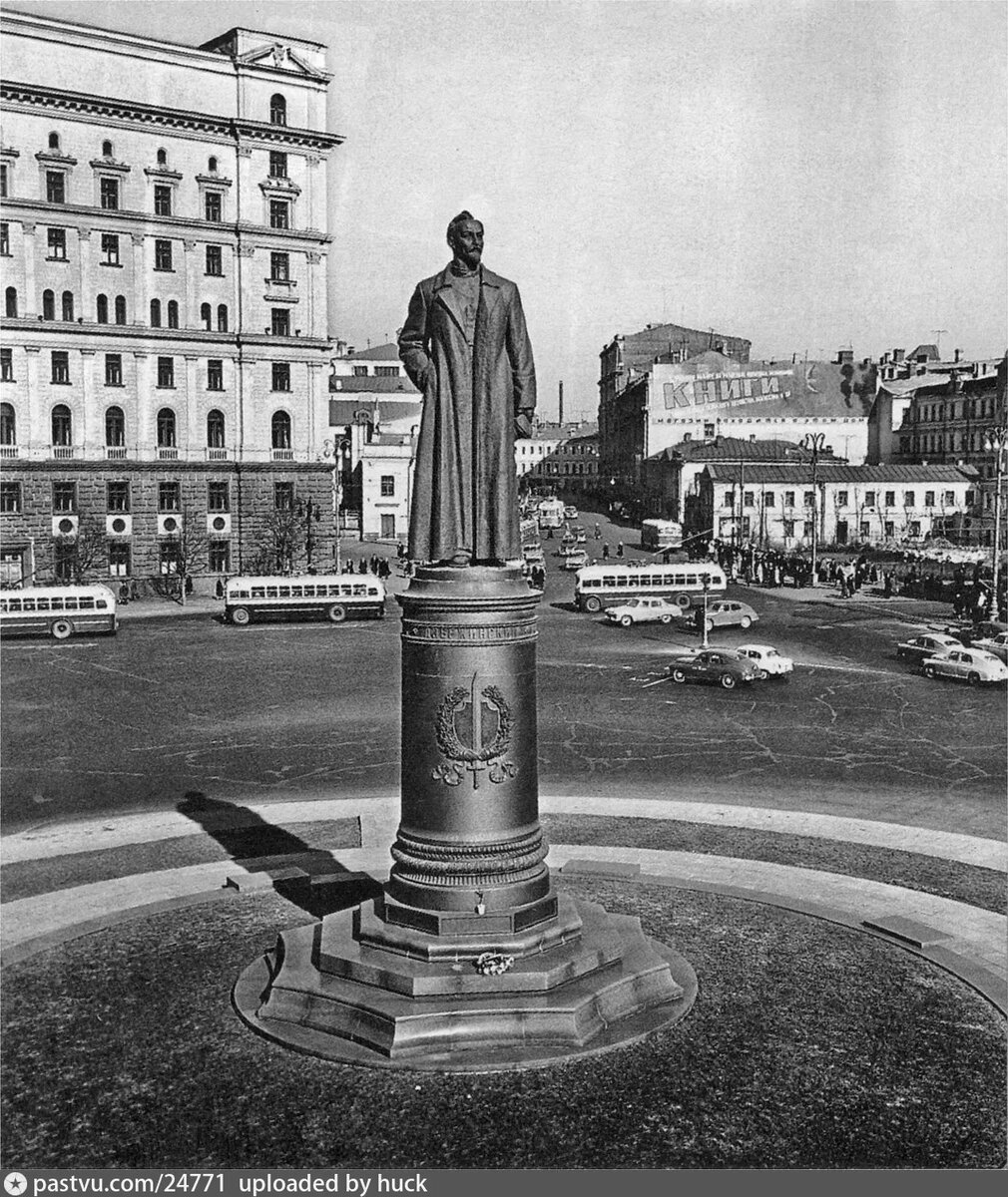 Лубянская площадь в середине XX века. Образ, который стерт из городского ландшафта, но не из истории.