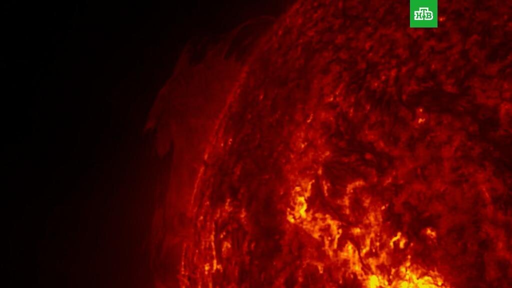    На Солнце появился протуберанец «неадекватного» размера