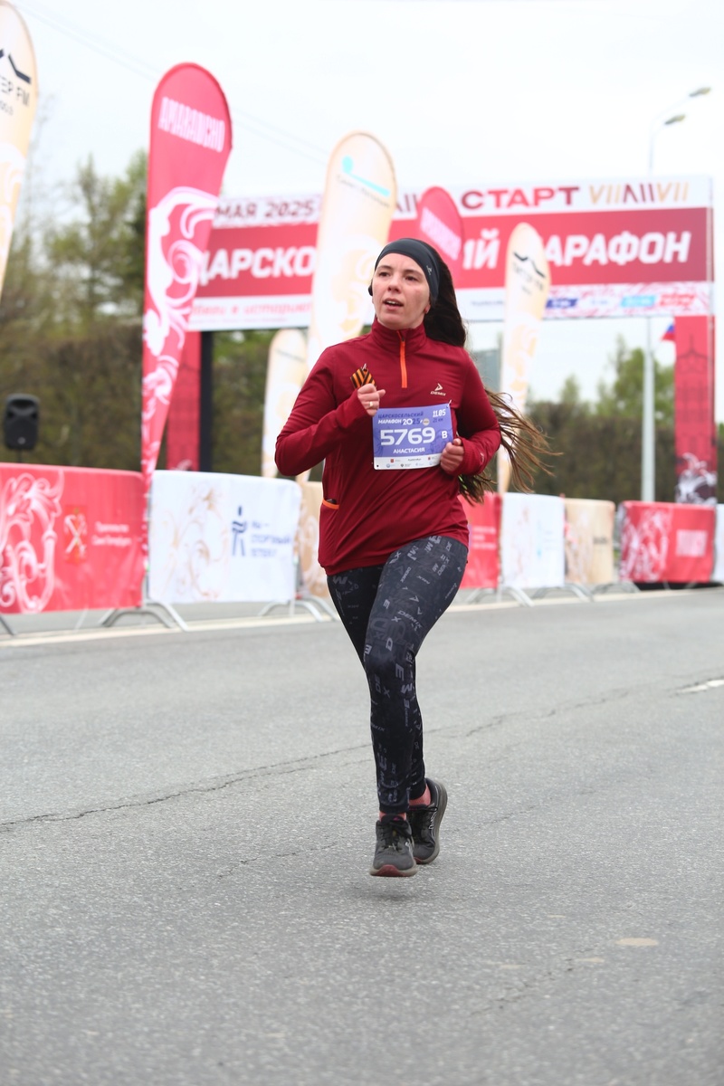 Вот тут даже видно как в кармашке телефон