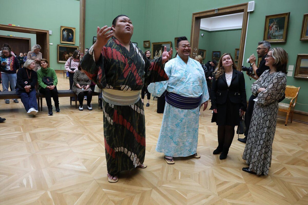 Русская живопись поразила японских гостей. @Елена Купцова / Гвзета Metro