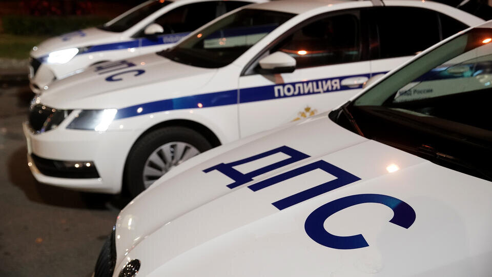     Водитель каршеринга протаранил грузовик с туалетными кабинками под Москвой ИЗВЕСТИЯ/Эдуард Корниенко