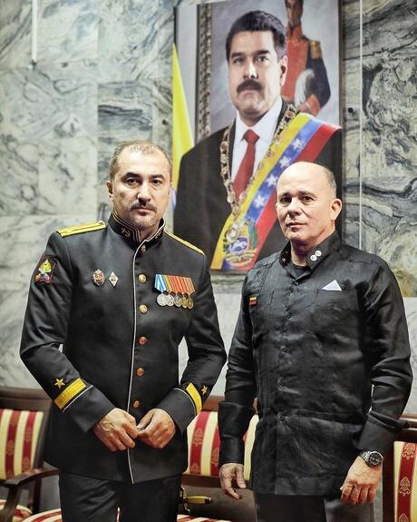   Автор и венесуэльский адмирал Боггиано Периччи