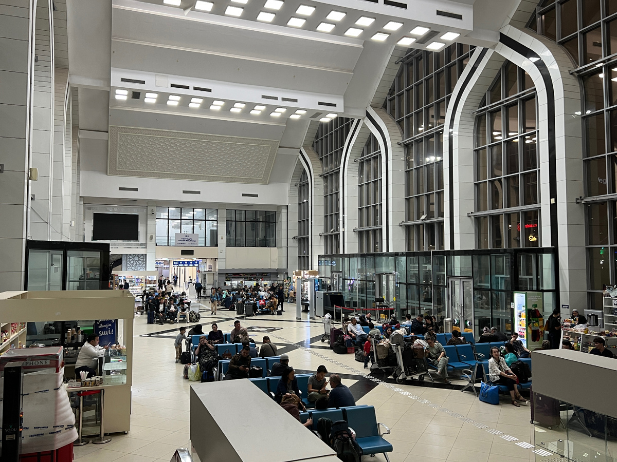 Железнодорожный вокзал Ташкент-Южный. Фото автора 