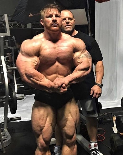 Нил Хилл проверяет прогресс Флекса Льюиса. / Instagram