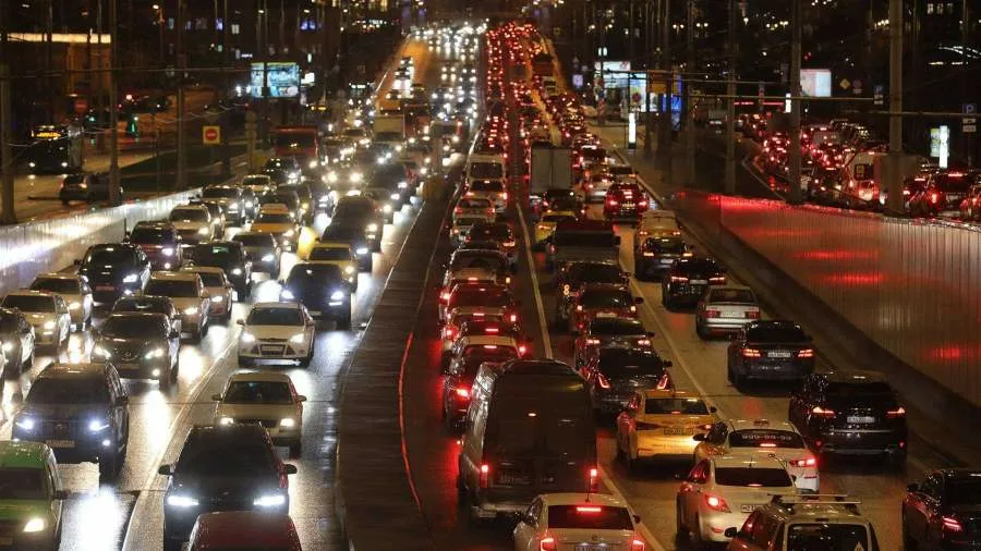 Источник: https://iz.ru/946381/2019-11-22/voditelei-predupredili-o-probkakh-v-moskve-i-v-storonu-oblasti