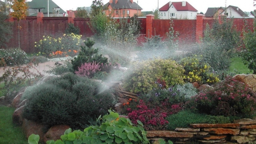 Полив цветников и посадок в саду
