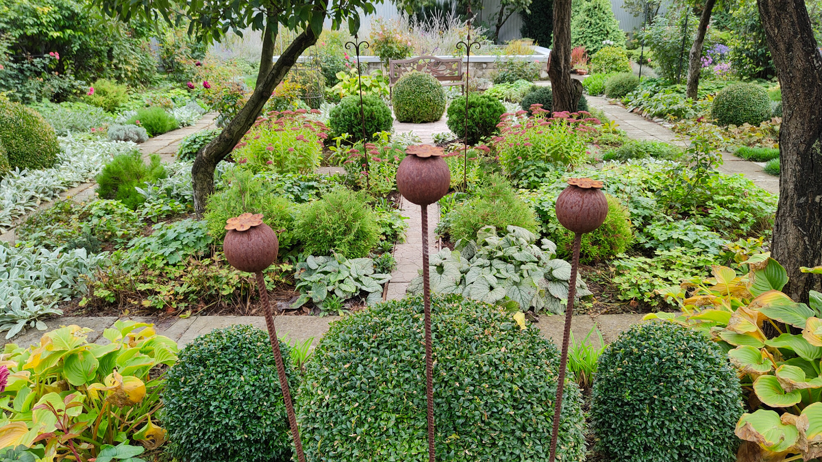 02.10.2025 г. Центральная часть сада.