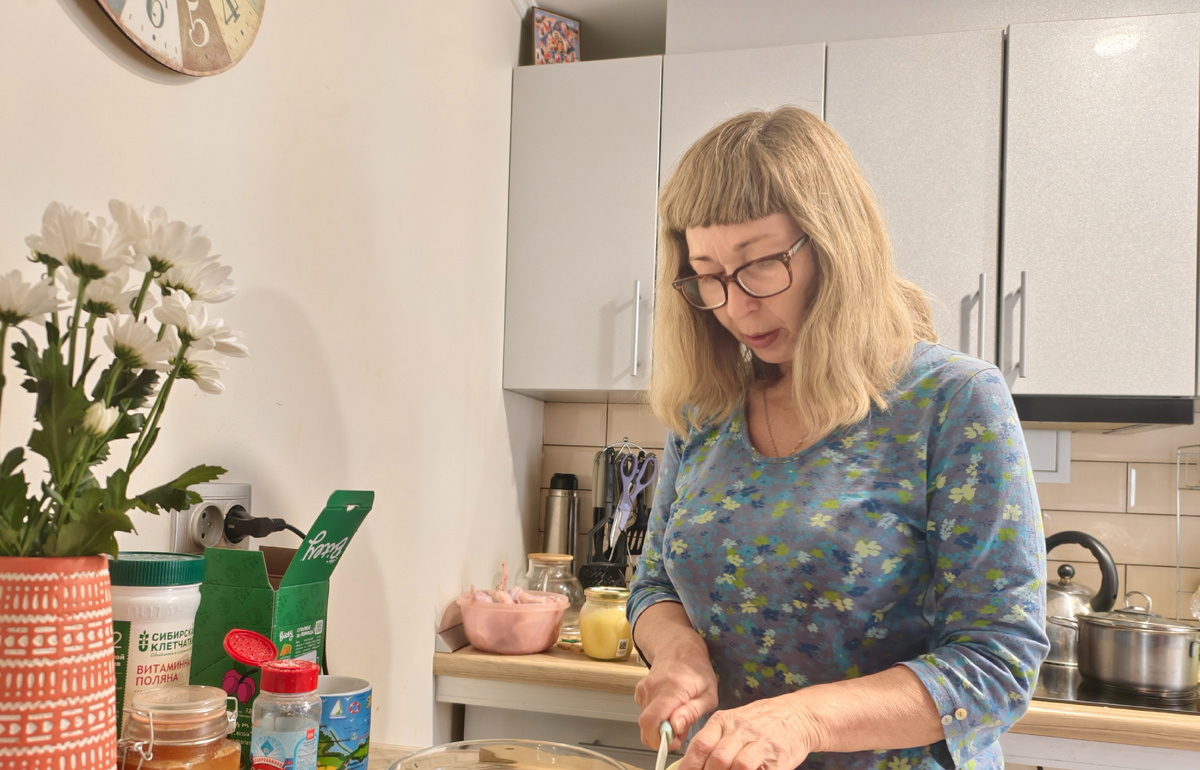 Оля на кухне