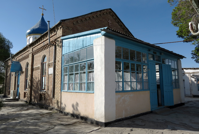 Церковь 1960-х годов с московским иконостасом 18 века среди узбекских махаллей? Да, и такое бывает!