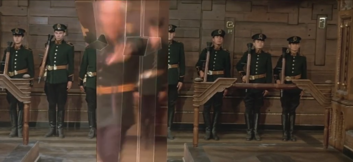 Боец под щитом...