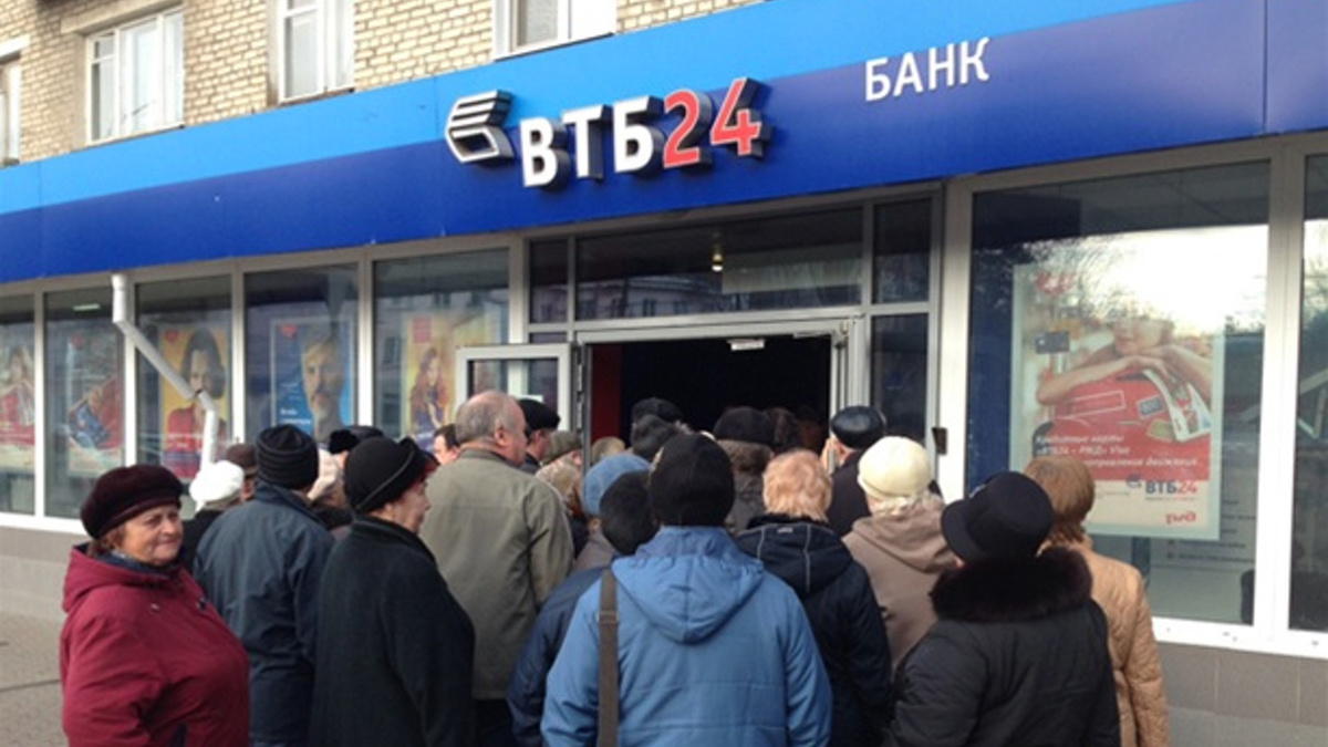 Ставки по вкладам растут, а россияне снова несут деньги в банки