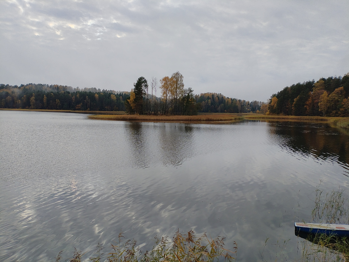 Островок с пятью названиями: Монахов, Заячий, Горн, Горошек и Плавучий. 