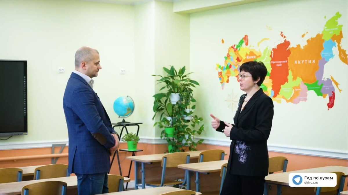 Интервью в ГБОУ СОШ №47 Петроградского района Санкт-Петербурга. Слева: Гетц Роман, главный редактор СМИ «Гид по вузам», справа: Обухова Марина Юрьевна — директор ГБОУ СОШ №47 Петроградского района Санкт-Петербурга.