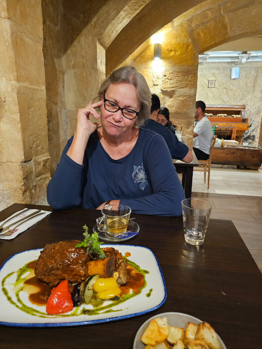 В том самом ресторане. Кстати, это порция на одного. Снимок 2025 года 