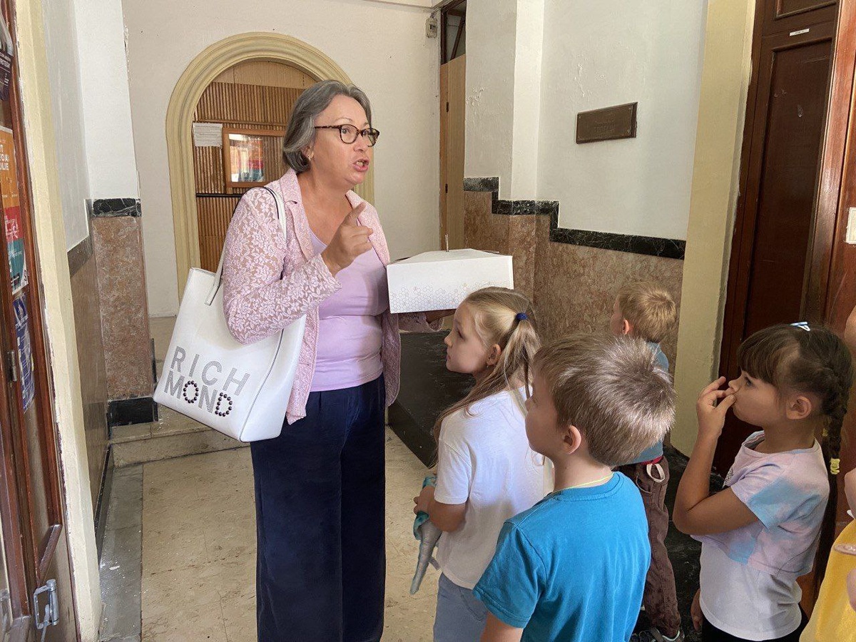 Идём в полицию,  несём пирог