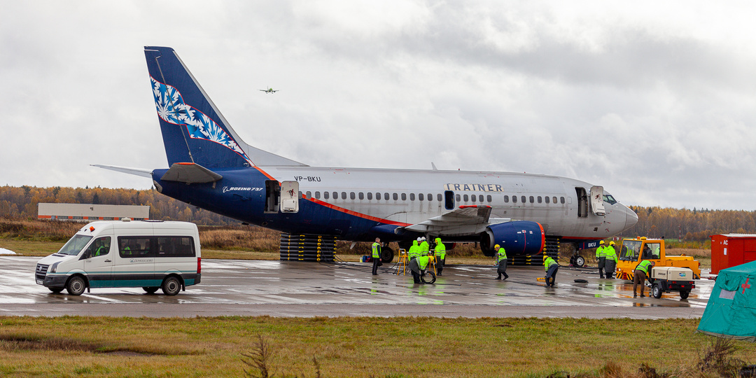 Как поднять самолет без подъемного крана?