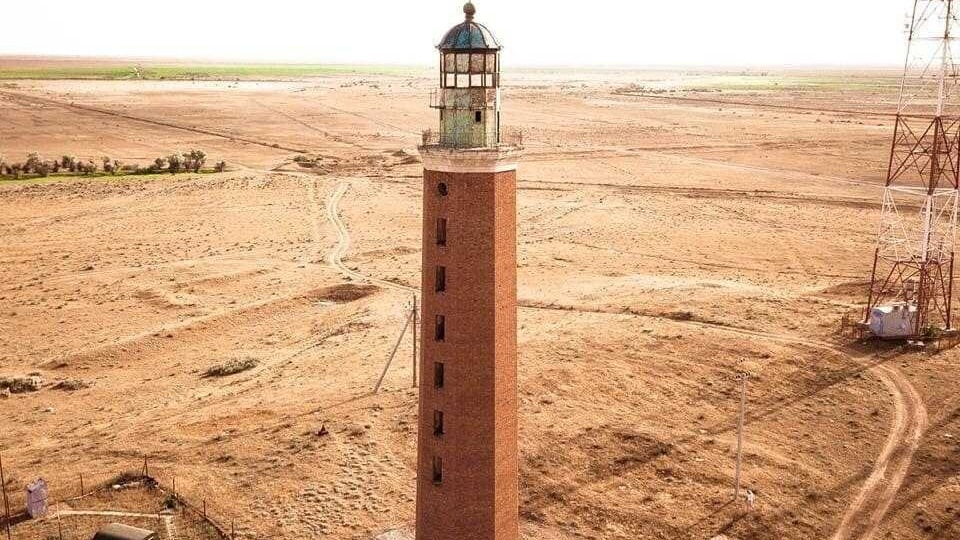 Куда делось море, или почему в астраханской степи стоит старинный маяк