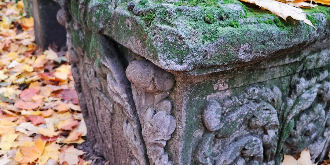 Коломенское. Старое кладбище и уникальный Храм Усекновения Главы Иоанна Предтечи