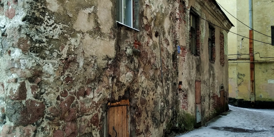 Самый старый каменный жилой дом в самом европейском городе России.