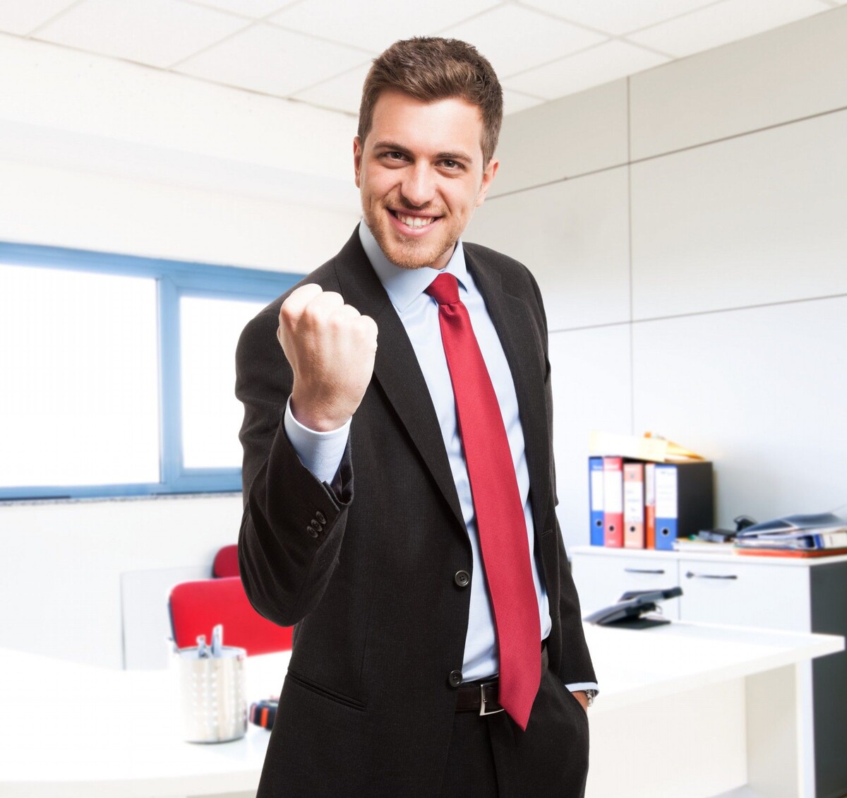 Когда мир рушится, не пытайтесь построить его за день.