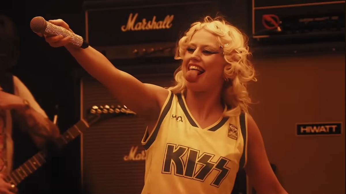 Эми Тейлор на концерте в Париже (Франция), 2025-й год.