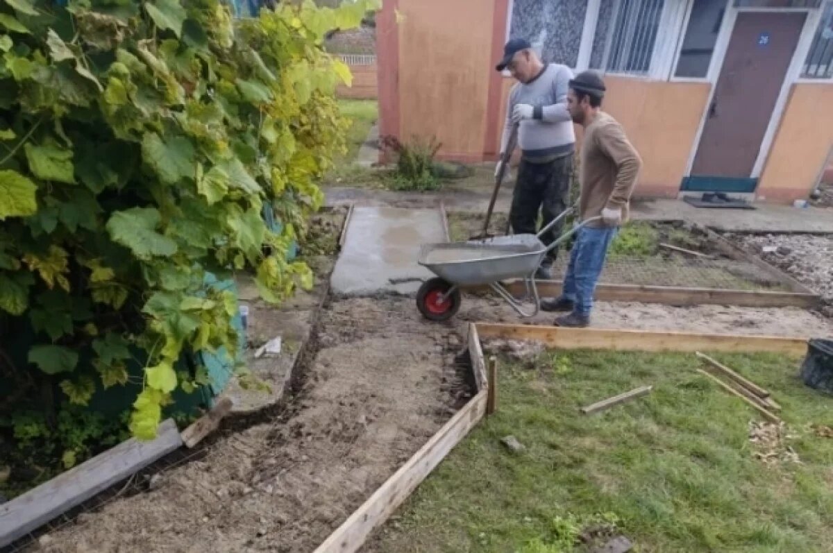    Родителям участника СВО в Калининградской области забетонировали дорожку