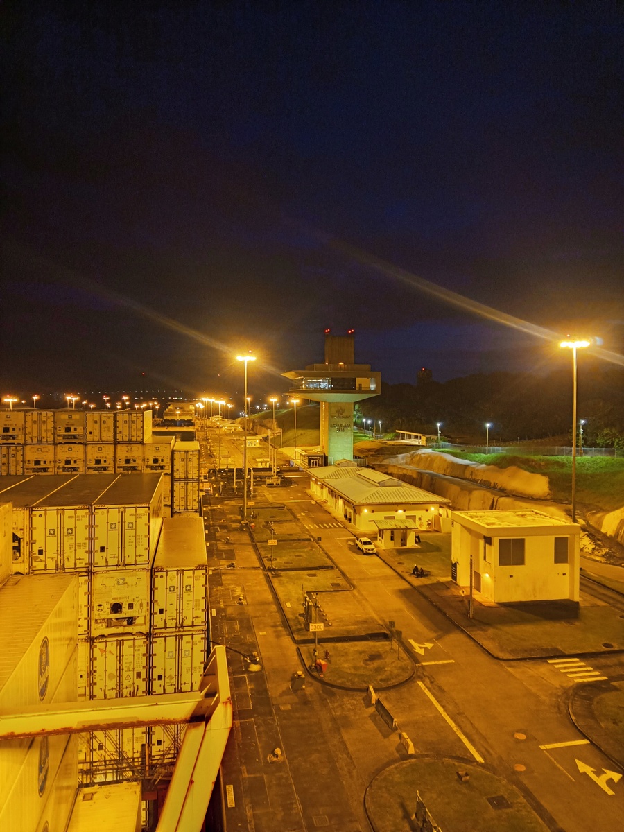 В шлюзе Аква Клара