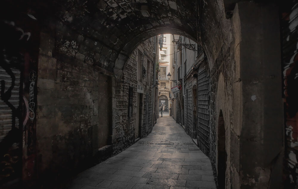 Улица Готического квартала в Барселоне