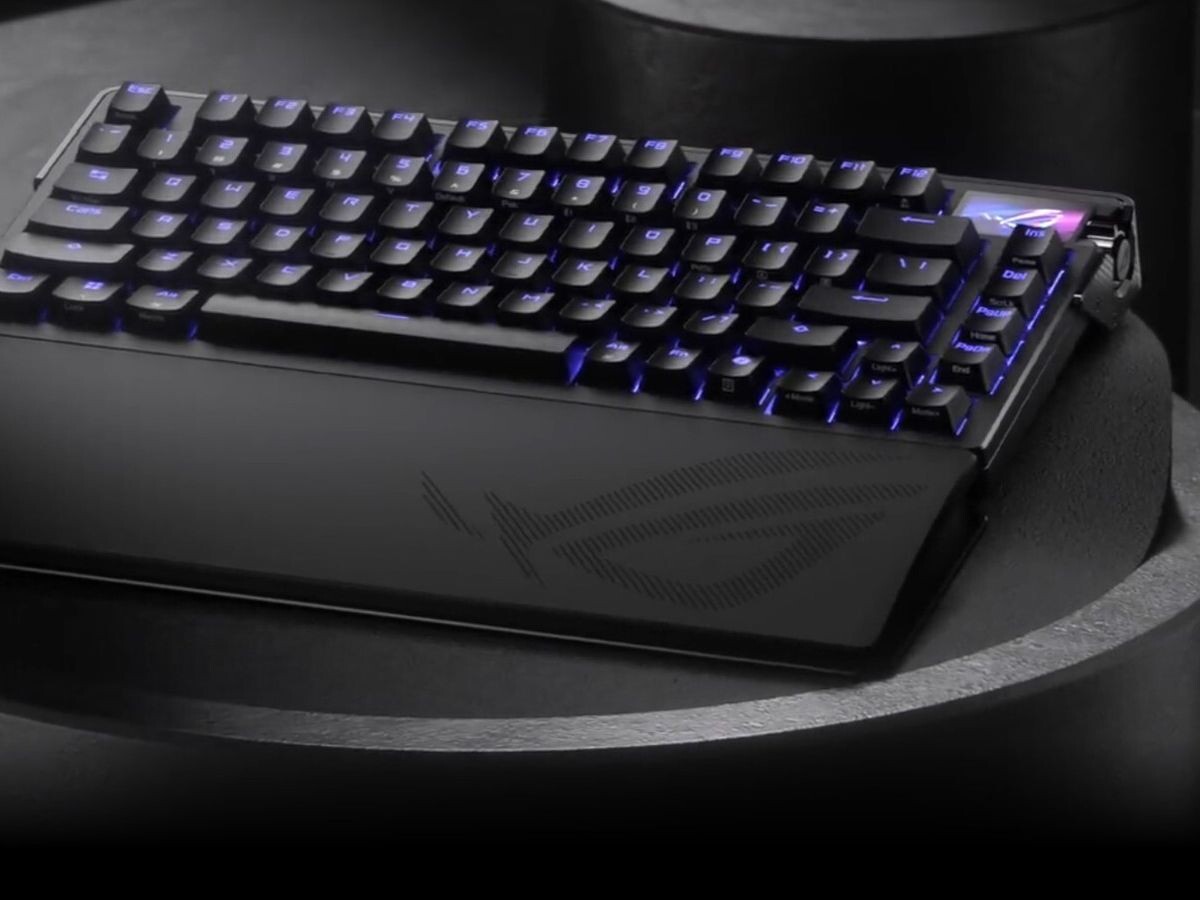   ASUS выпустила игровую клавиатуру ROG Azoth 96 HE с обновлённой раскладкой и сенсорным экраном