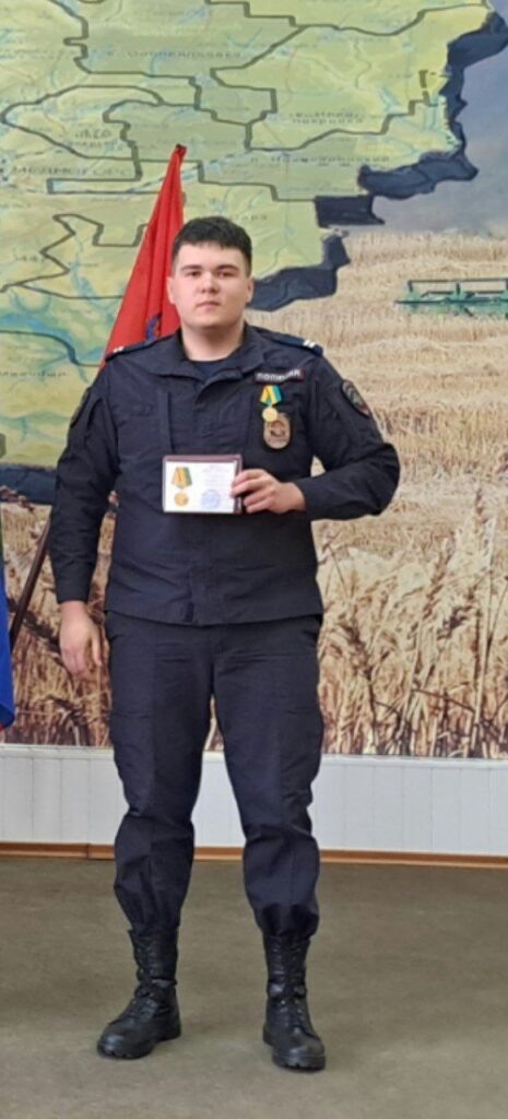     Полицейский из Оренбуржья награждён медалью Минобороны за службу в зоне СВО Оренбуржье
